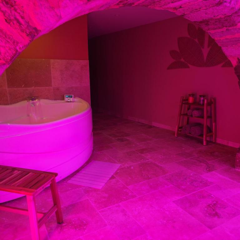L'envoûtante, loveroom jacuzzi romantique - Appartement 1 Chambre - 5