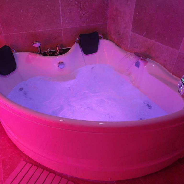 L'envoûtante, loveroom jacuzzi romantique - Appartement 1 Chambre - 11