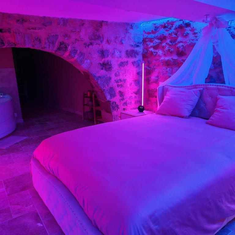 L'envoûtante, loveroom jacuzzi romantique - Appartement 1 Chambre - 12
