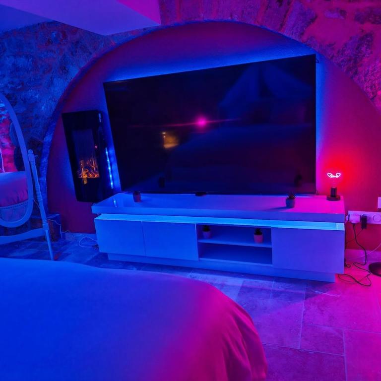 L'envoûtante, loveroom jacuzzi romantique - Appartement 1 Chambre - 14