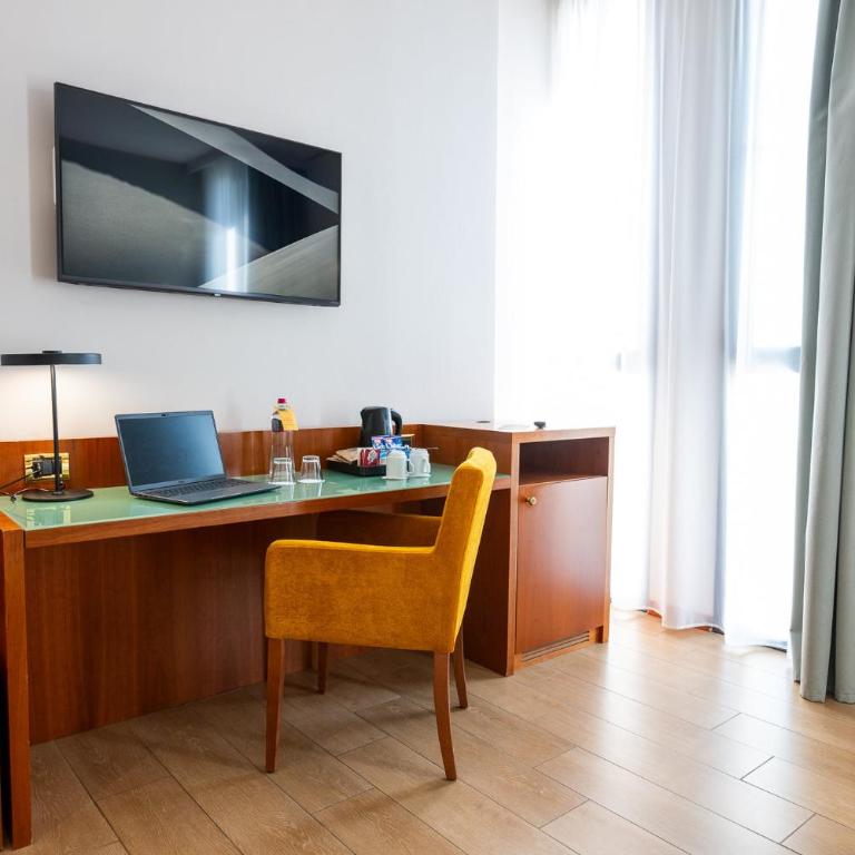 voco Parma & Congressi by IHG - Camera Premium con 1 Letto Matrimoniale e 1 Letto Singolo - 8