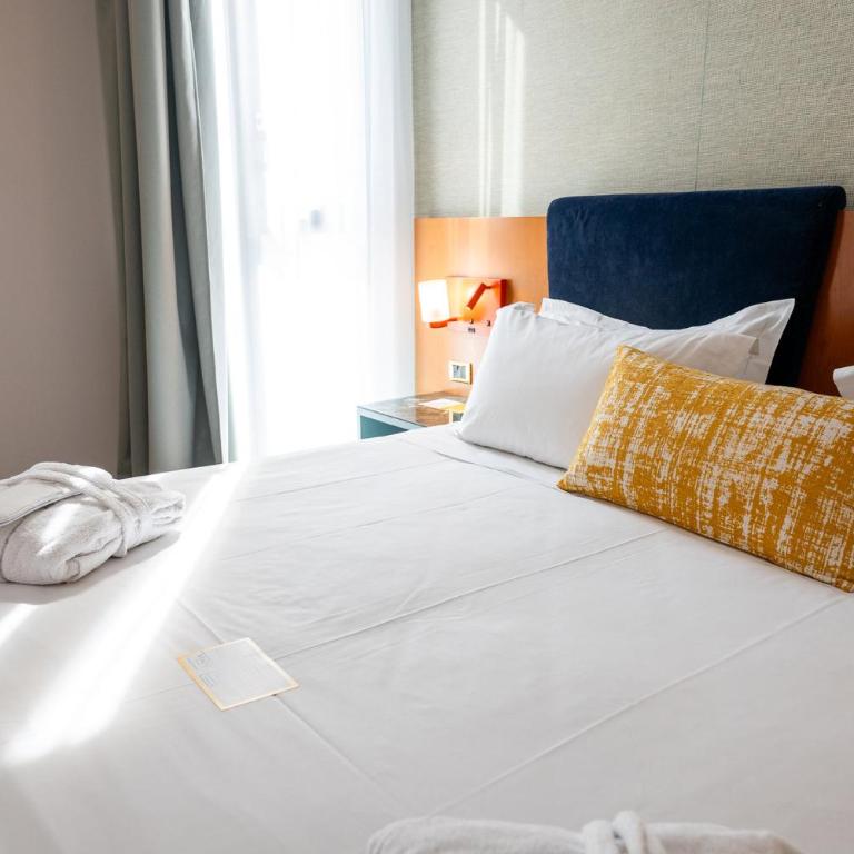 voco Parma & Congressi by IHG - Camera Premium con 1 Letto Matrimoniale e 1 Letto Singolo - 10