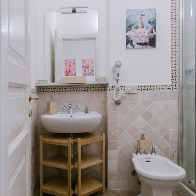 La Corte di Lisa - Classic Double Room with Shower - 18