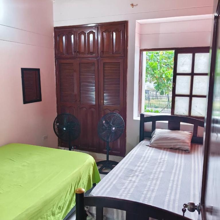 Alojamiento con 3 acomodaciones en zona central Santa Marta - Habitación Familiar - 4