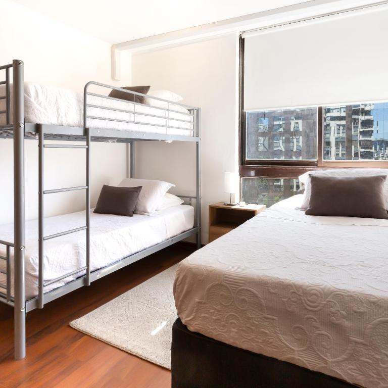 Amplio dpto a pasos del Costanera Center y MUT en Las Condes con Aire Acondicionado - Three-Bedroom Apartment - 28