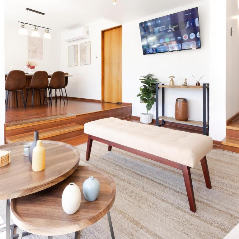 Amplio dpto a pasos del Costanera Center y MUT en Las Condes con Aire Acondicionado - Three-Bedroom Apartment - 4