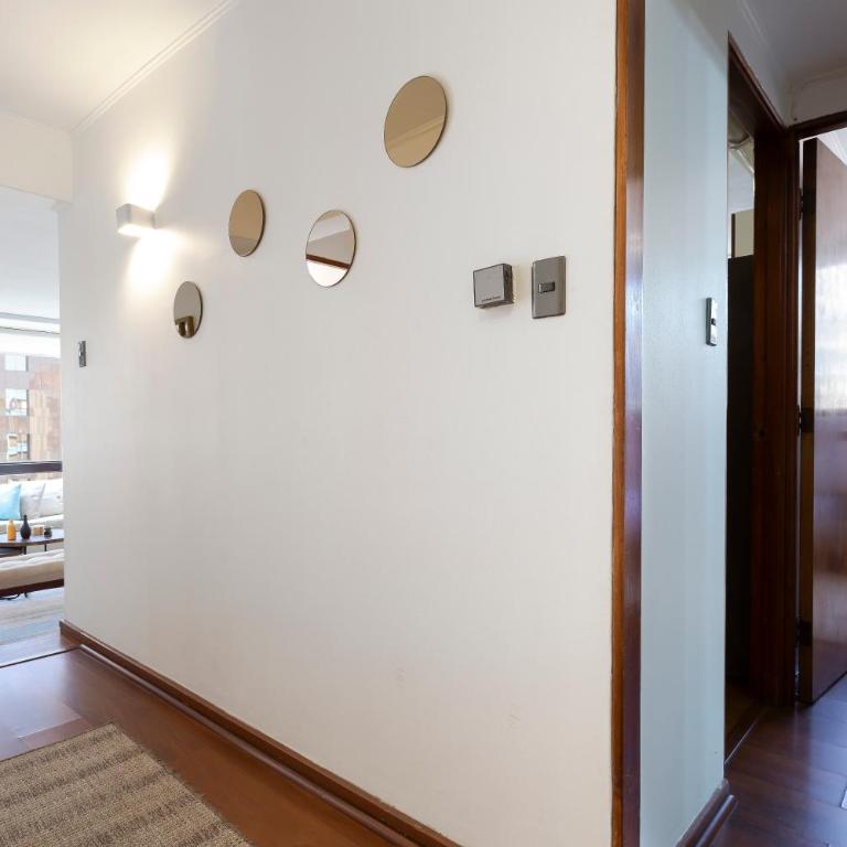 Amplio dpto a pasos del Costanera Center y MUT en Las Condes con Aire Acondicionado - Three-Bedroom Apartment - 15