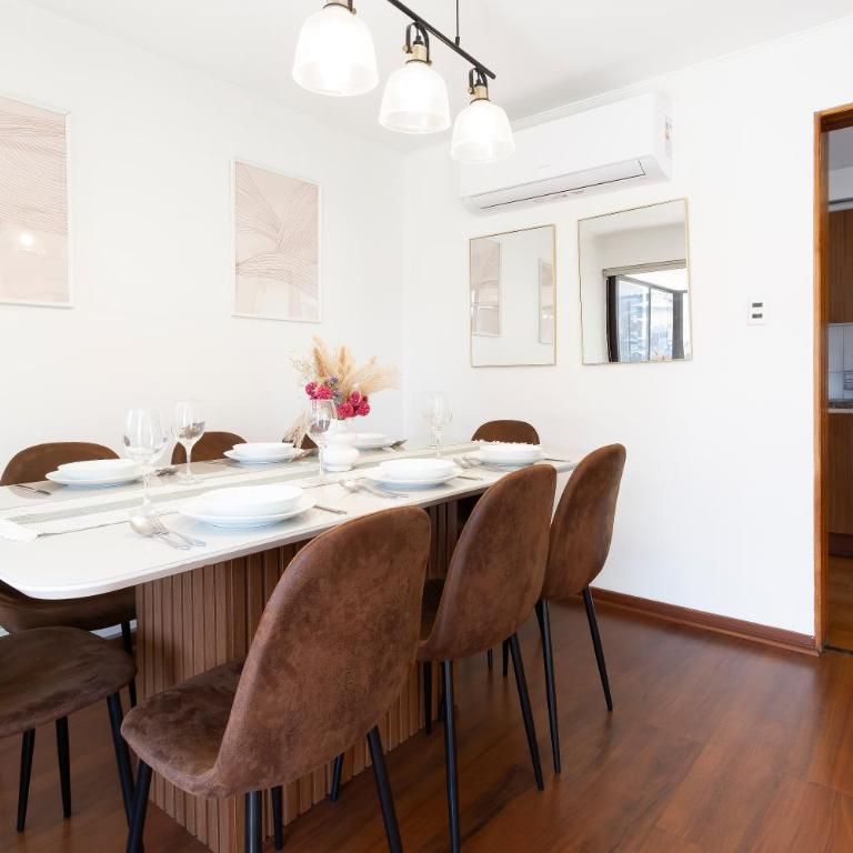 Amplio dpto a pasos del Costanera Center y MUT en Las Condes con Aire Acondicionado - Three-Bedroom Apartment - 10