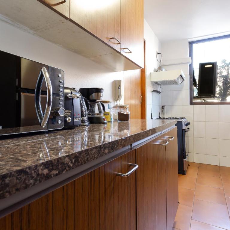 Amplio dpto a pasos del Costanera Center y MUT en Las Condes con Aire Acondicionado - Three-Bedroom Apartment - 19