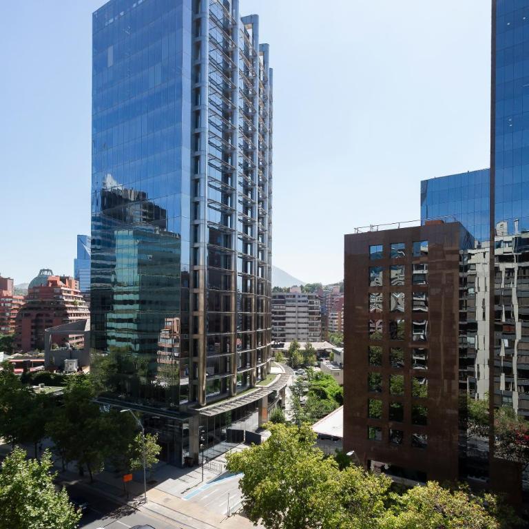 Amplio dpto a pasos del Costanera Center y MUT en Las Condes con Aire Acondicionado - Three-Bedroom Apartment - 46