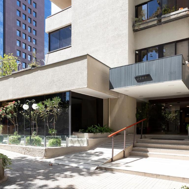 Amplio dpto a pasos del Costanera Center y MUT en Las Condes con Aire Acondicionado - Three-Bedroom Apartment - 47