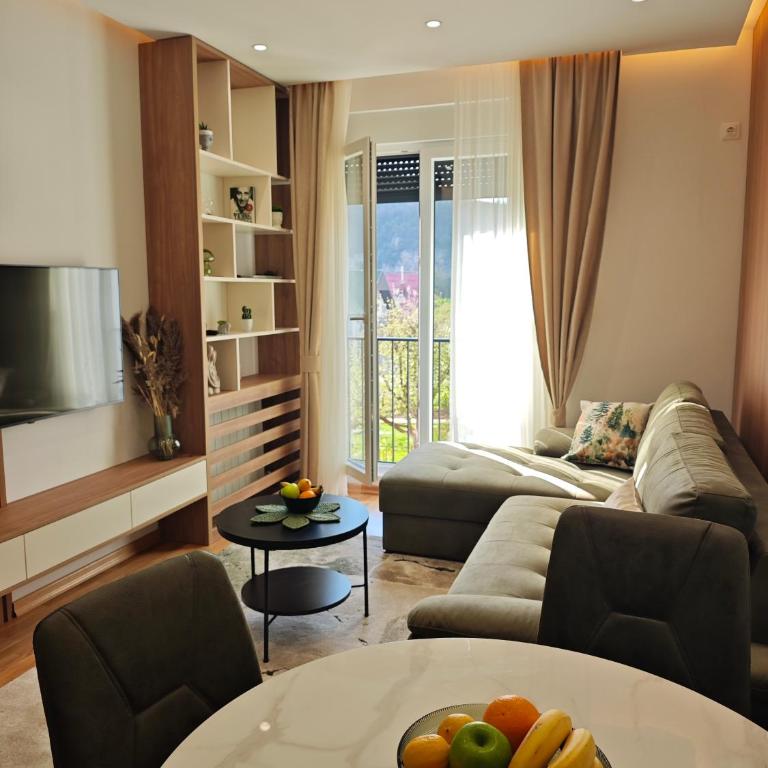 Cozy Place Kolašin - Central Mountain Retreat - One-Bedroom Apartment with Garden View - 1