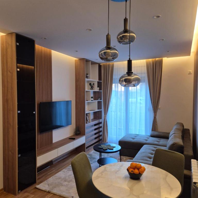 Cozy Place Kolašin - Central Mountain Retreat - One-Bedroom Apartment with Garden View - 4