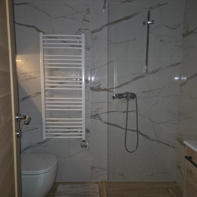 Cozy Place Kolašin - Central Mountain Retreat - One-Bedroom Apartment with Garden View - 14