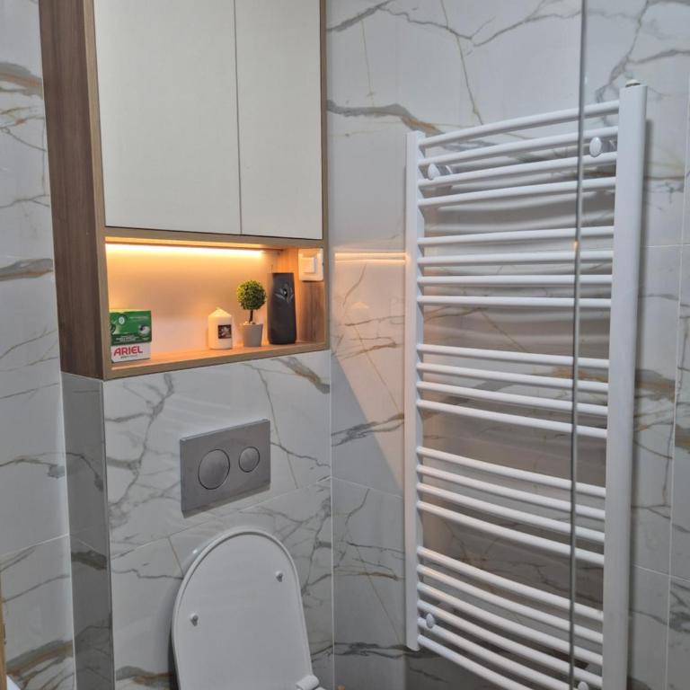 Cozy Place Kolašin - Central Mountain Retreat - One-Bedroom Apartment with Garden View - 16