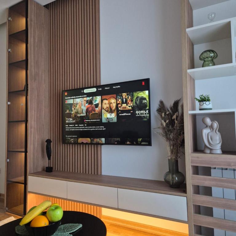 Cozy Place Kolašin - Central Mountain Retreat - One-Bedroom Apartment with Garden View - 2