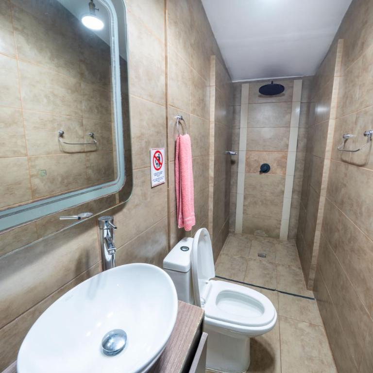 6 bedroom penthouse with pool table- 1 block from Lleras park p4 - Apartment - 19