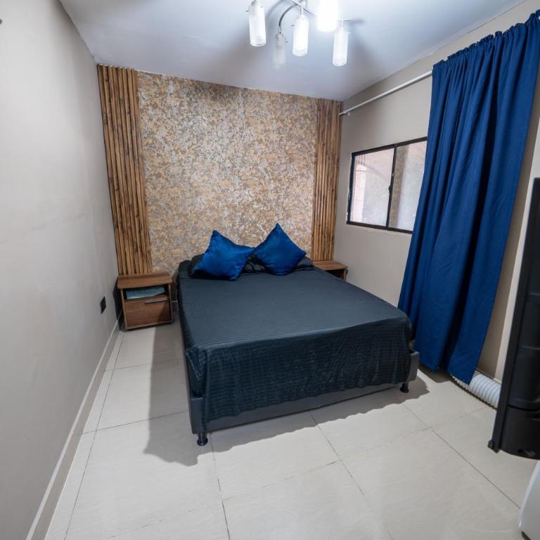 6 bedroom penthouse with pool table- 1 block from Lleras park p4 - Apartment - 27