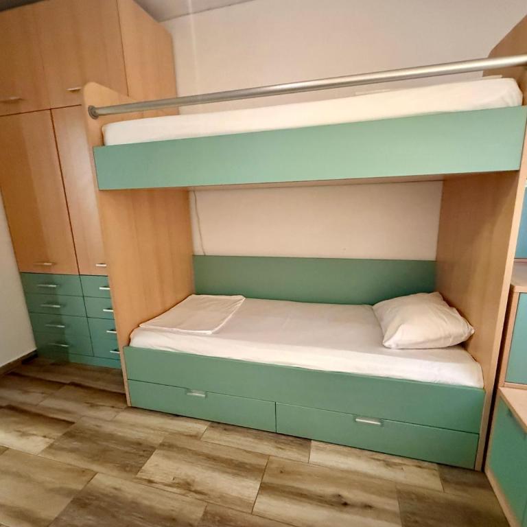 Green Garden Apartment - Two-Bedroom Apartment with Terrace - 9