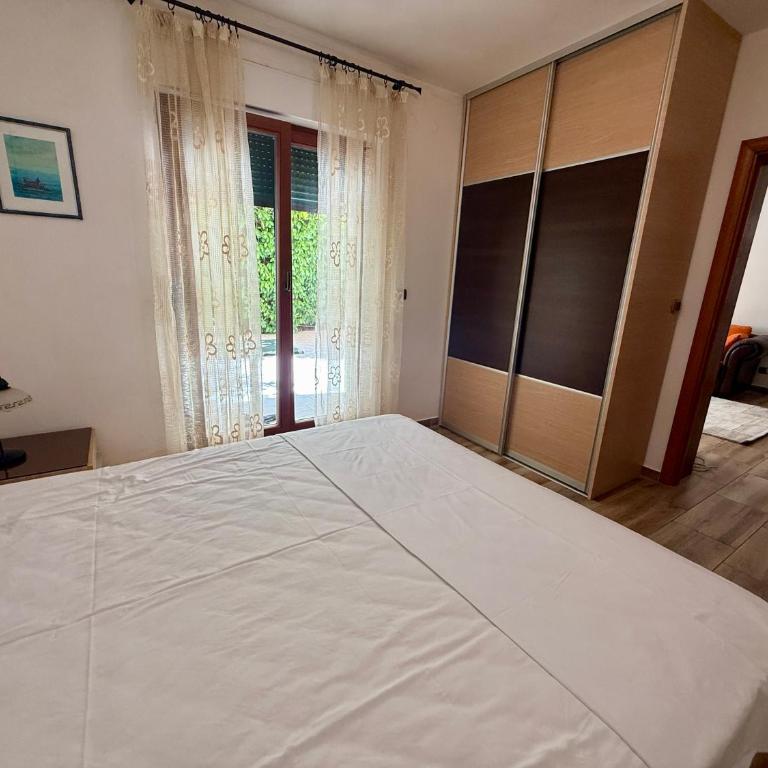 Green Garden Apartment - Two-Bedroom Apartment with Terrace - 5