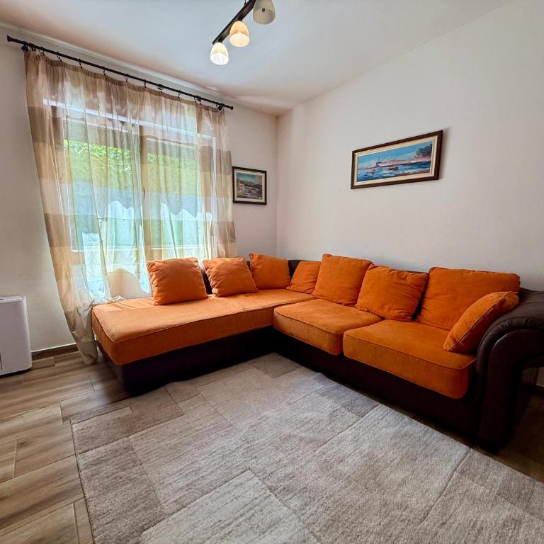 Green Garden Apartment - Two-Bedroom Apartment with Terrace - 12
