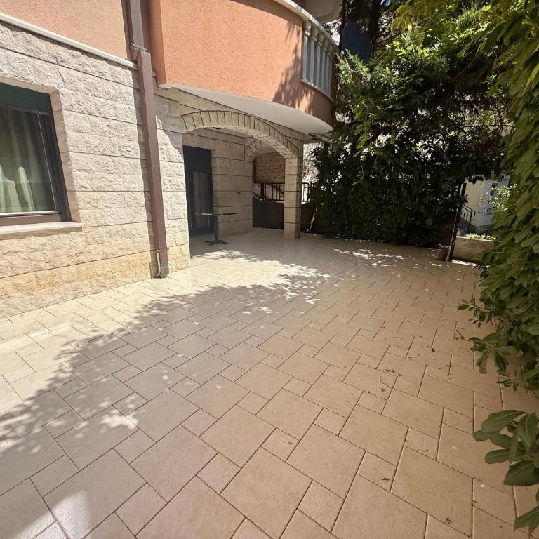 Green Garden Apartment - Two-Bedroom Apartment with Terrace - 7