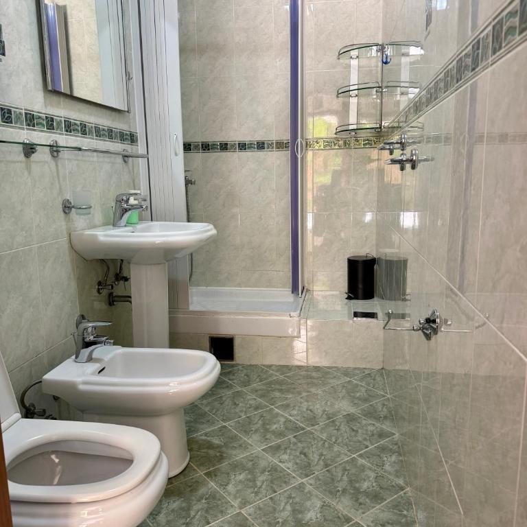 Green Garden Apartment - Two-Bedroom Apartment with Terrace - 16