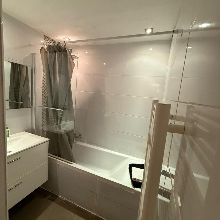 2-Bedroom Apartment in Cannes ,Terrace, 4 People, Beaches , Downtown - Appartement 2 Chambres - 24