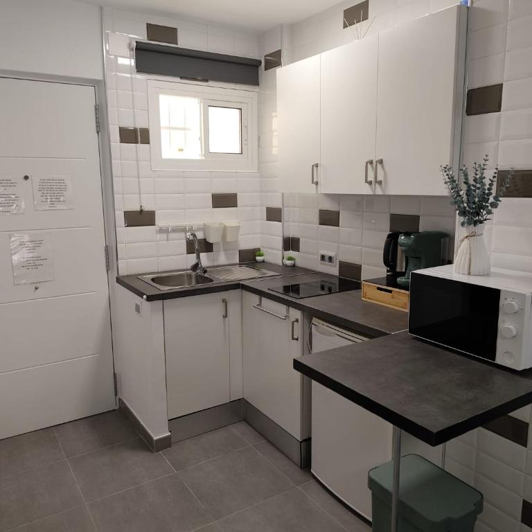 Luminoso y acogedor estudio cerca del mar y ocio - Apartamento de 1 dormitorio - 9