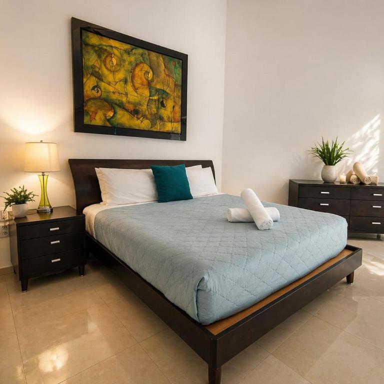 Private Pool Villa, Walk to Beach & 5th Ave - Villa - 13