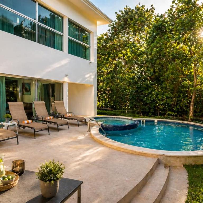Private Pool Villa, Walk to Beach & 5th Ave - Villa - 4