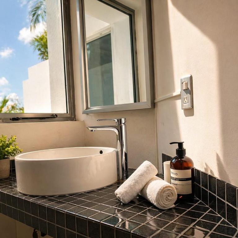 Private Pool Villa, Walk to Beach & 5th Ave - Villa - 20