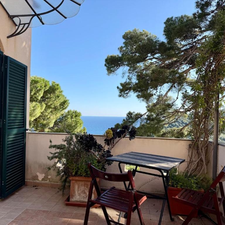 HOST4U - ex Archbishop's House & Terrace, Imperia - Appartamento con 1 Camera da Letto, Balcone e Vista Mare - 14