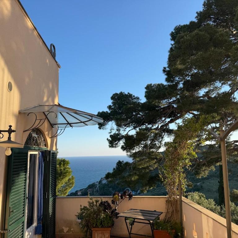 HOST4U - ex Archbishop's House & Terrace, Imperia - Appartamento con 1 Camera da Letto, Balcone e Vista Mare - 7
