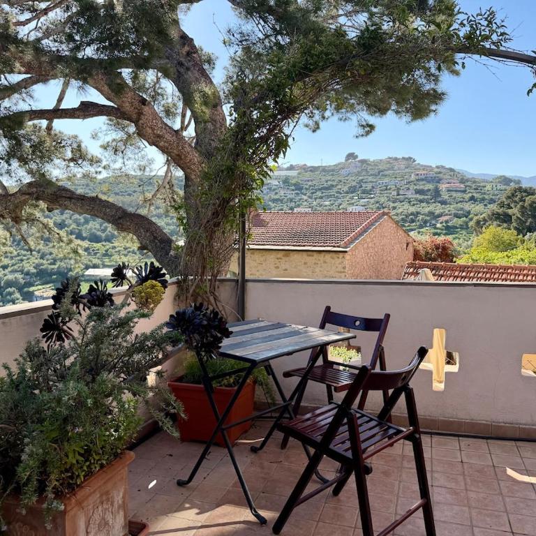 HOST4U - ex Archbishop's House & Terrace, Imperia - Appartamento con 1 Camera da Letto, Balcone e Vista Mare - 6