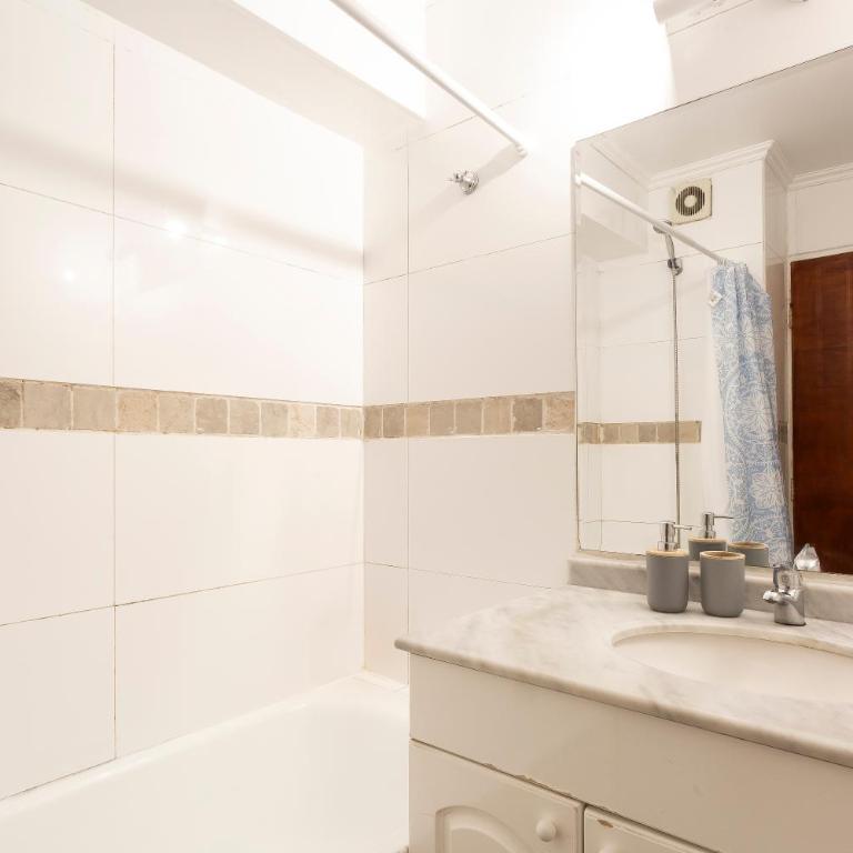 Acogedor departamento en Barrio el Golf con Aire acondicionadoCercano a Costanera Center y MUT - Three-Bedroom Apartment - 36