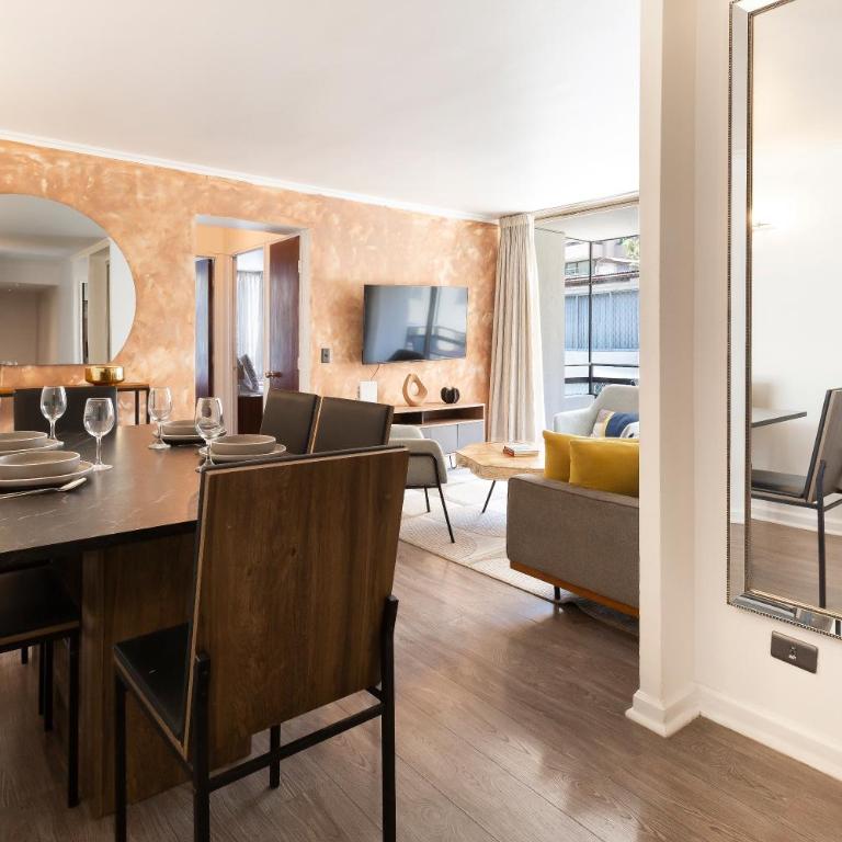Acogedor departamento en Barrio el Golf con Aire acondicionadoCercano a Costanera Center y MUT - Three-Bedroom Apartment - 3