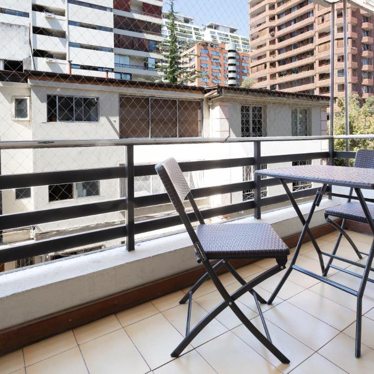 Acogedor departamento en Barrio el Golf con Aire acondicionadoCercano a Costanera Center y MUT - Three-Bedroom Apartment - 22