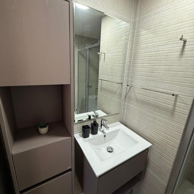 Departamento con vista a coquimbo y bahía - Deluxe One-Bedroom Apartment with City View - 10