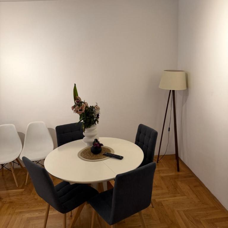 Family apartment, minimum 2 nights, quiet, airport - One-Bedroom Apartment - 8