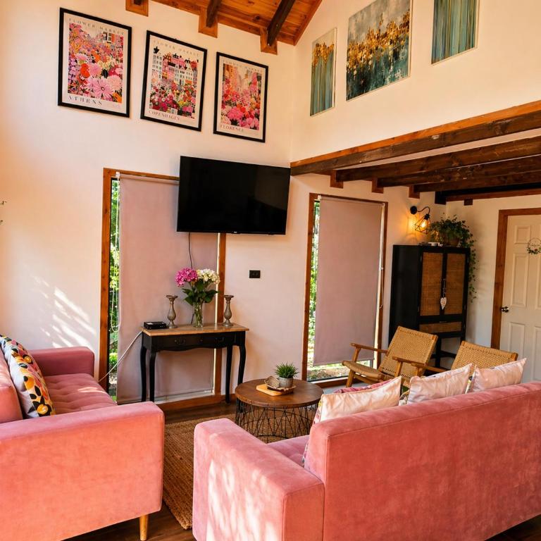 Casa Rosa - Three-Bedroom Home - 1