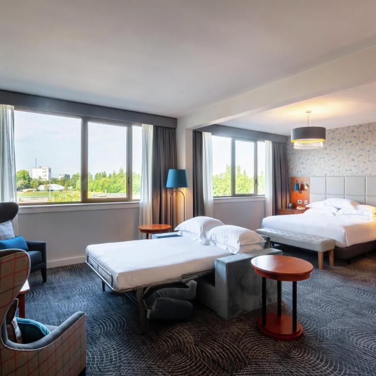 Hilton Strasbourg - Chambre Lit King-Size Deluxe avec Canapé-Lit - 2