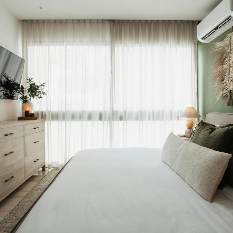 Modern 2BR Condo with Rooftop Pool Near 5th Ave - One-Bedroom Apartment - 2