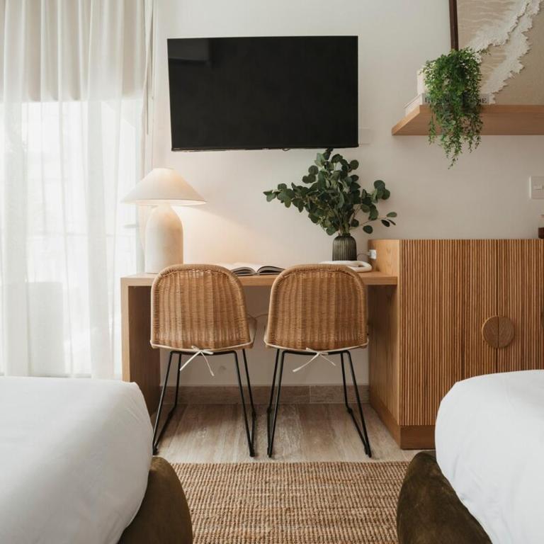 Modern 2BR Condo with Rooftop Pool Near 5th Ave - One-Bedroom Apartment - 23
