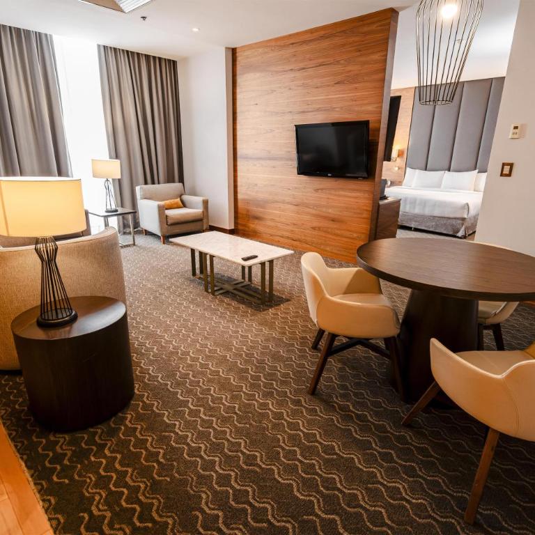 Doubletree By Hilton Mexico City Santa Fe - Suite con cama extragrande - 3