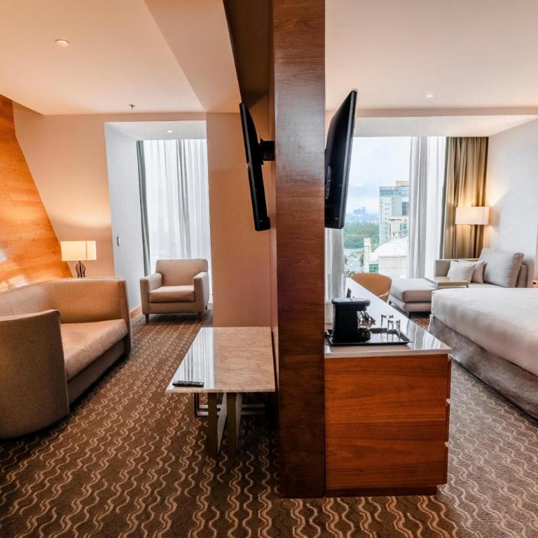 Doubletree By Hilton Mexico City Santa Fe - Suite Junior con cama extragrande y zona de estar - 3