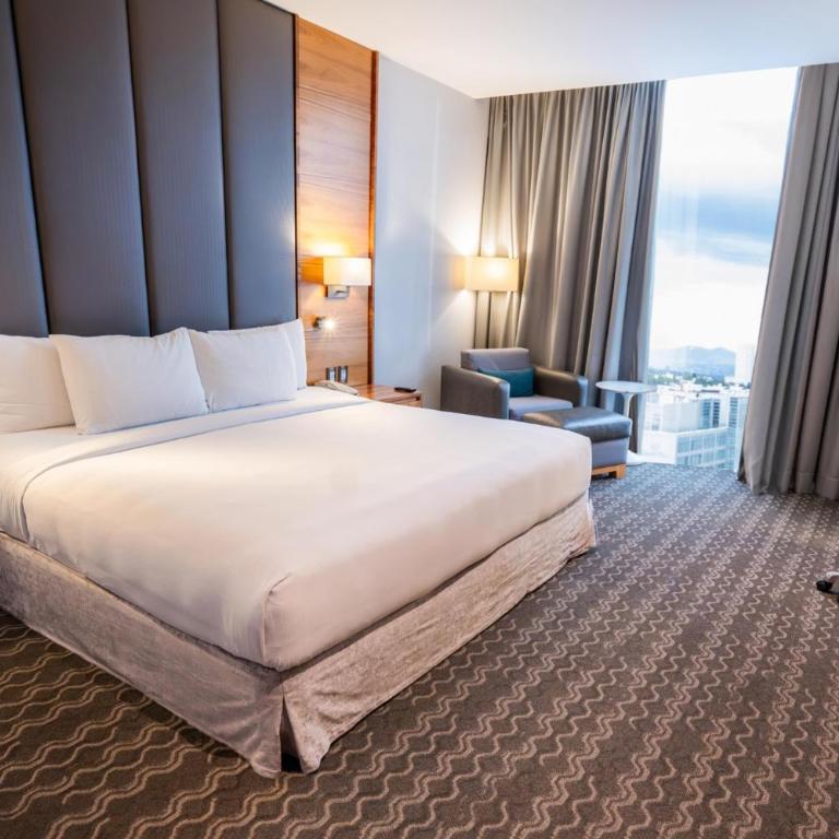 Doubletree By Hilton Mexico City Santa Fe - Habitación con cama extragrande. - 2