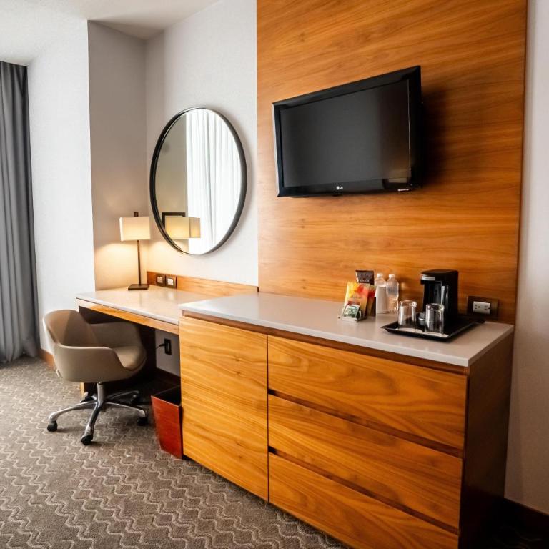 Doubletree By Hilton Mexico City Santa Fe - Habitación con cama extragrande. - 5