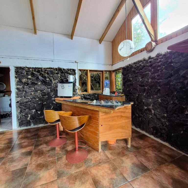 Cabaña mística Reimiro frente al mar patio de esculturas Rapa Nui - One-Bedroom House - 11
