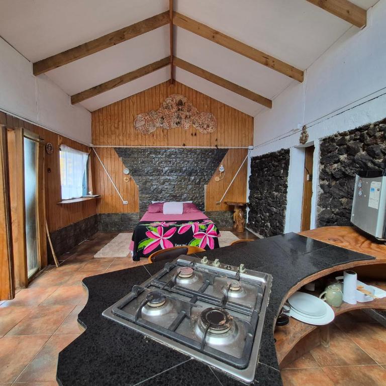 Cabaña mística Reimiro frente al mar patio de esculturas Rapa Nui - One-Bedroom House - 12